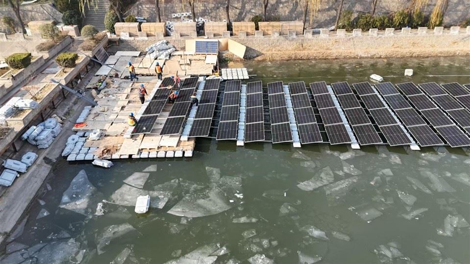 rigid floating solar project under construction_